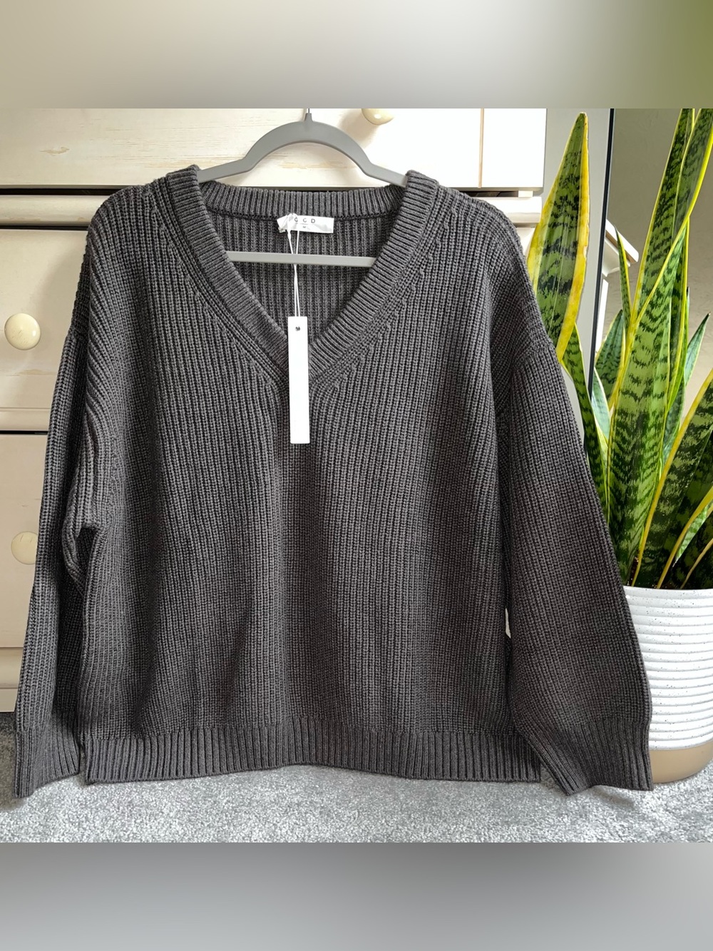 One Grey Day Chunky Ribbed Knit V-Knit Sweater M